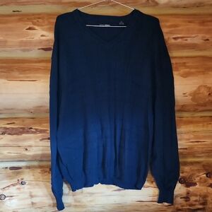 Men's V-Neck Sweater in Navy